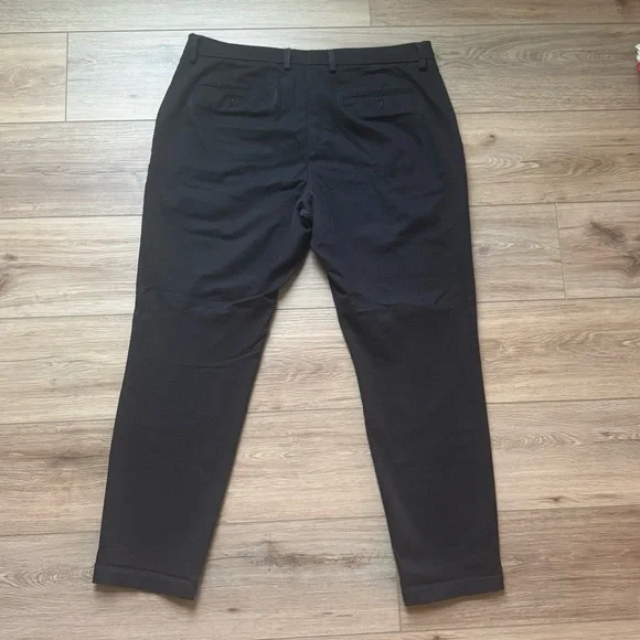 Old Navy Men’s Black Chinos - Picture 3 of 4
